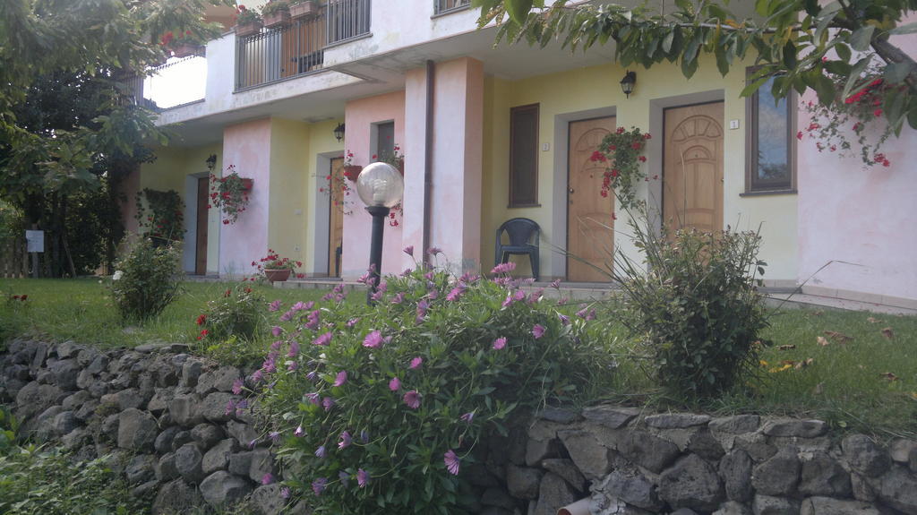 Agriturismo Francadu Villa Санту Лусурджу Стая снимка